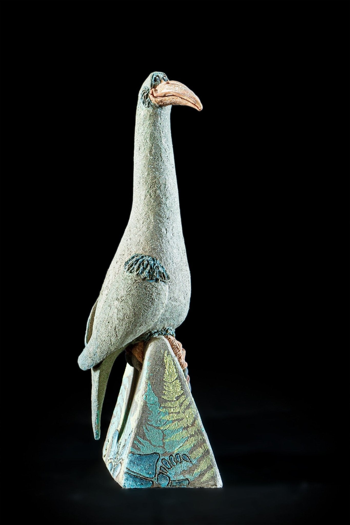 Vogel op vlindersokkel - ArtFusion.nl