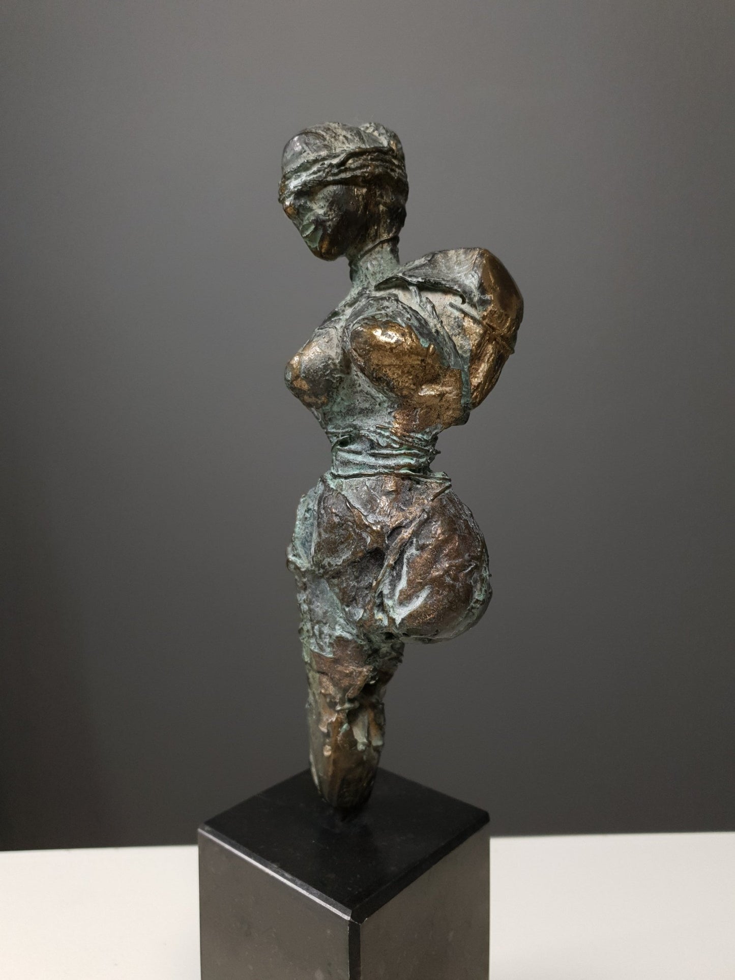 De ontembare vrouw 4 (28 x 6 x 6cm) - ArtFusion.nl
