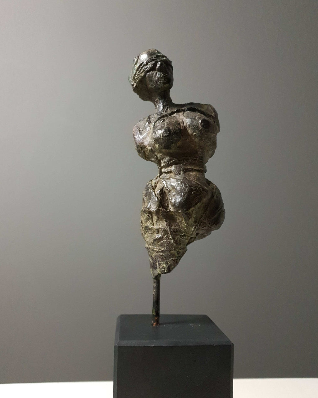 De trotse vrouw 4 (26 x 8 x8cm) - ArtFusion.nl