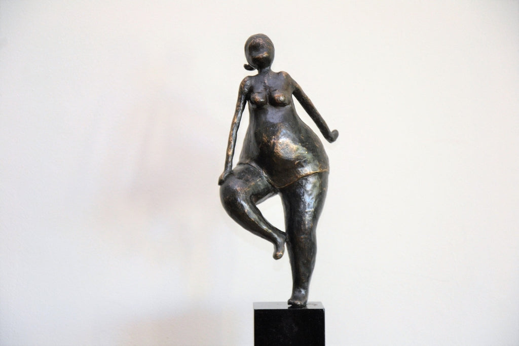 En balance (35 x 14 x 10cm) - ArtFusion.nl